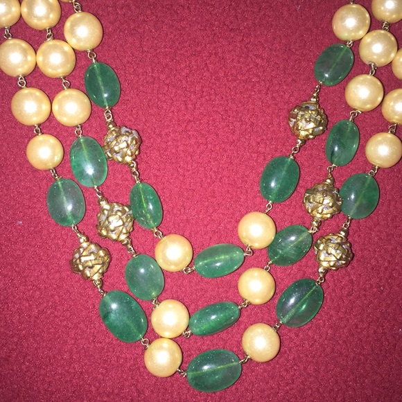Jewelry - Pearl and emerald necklace